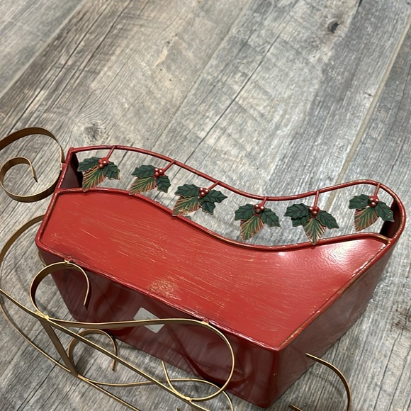 Vintage Christmas Santa sled with holly siding - Picture 3 of 14